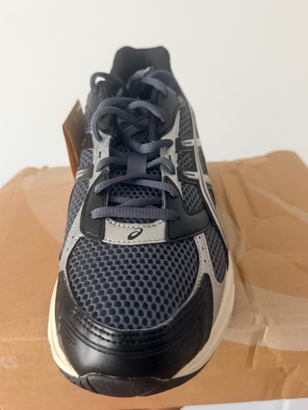 ASICS (BRAND NEW)